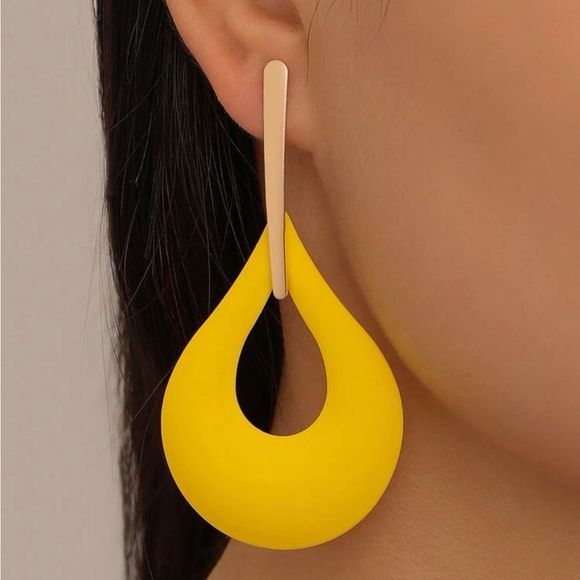 Yellow Oval Earrings- Brand New - Picture 1 of 2